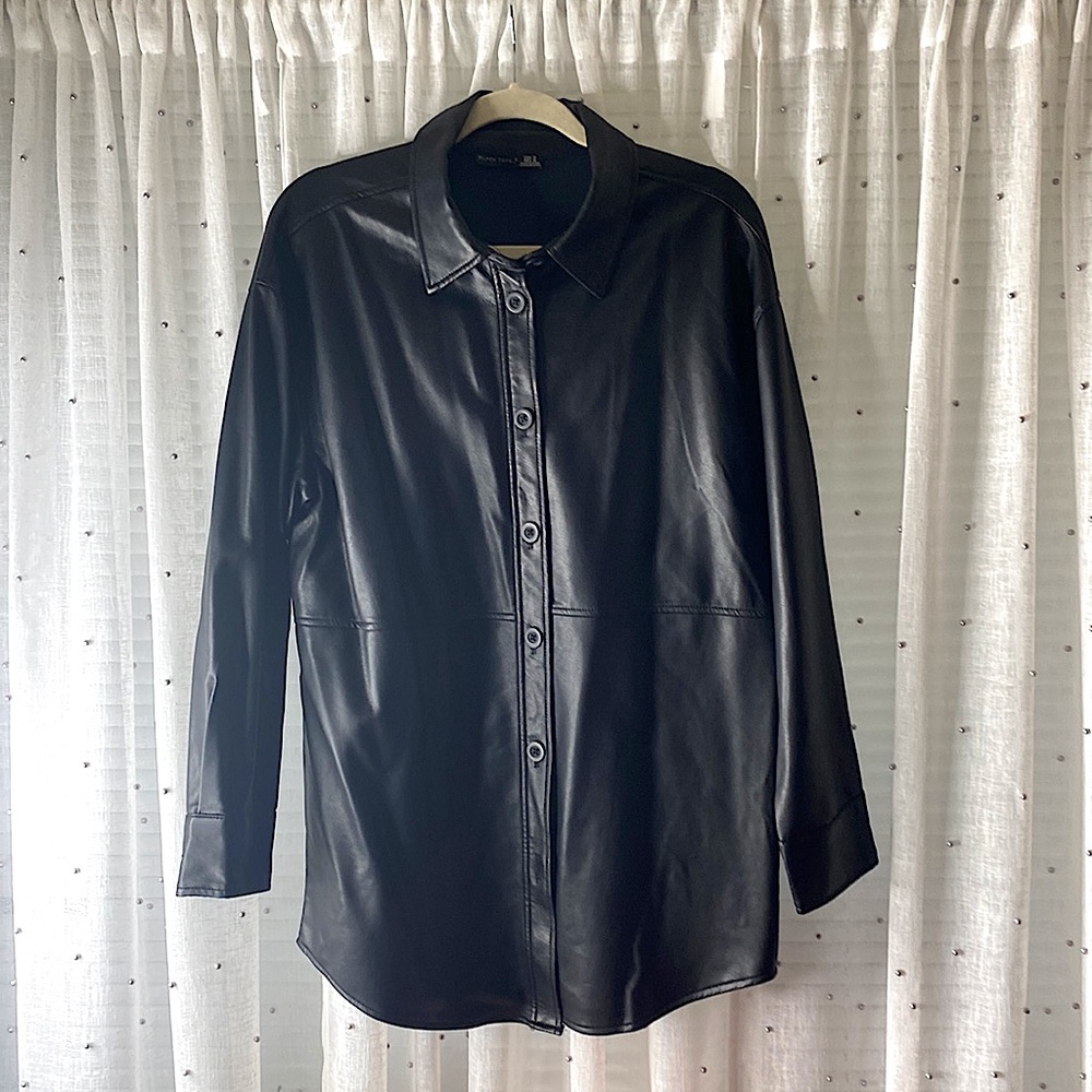 Black Women’s shirt/jacket in a size Medium (Runs big)